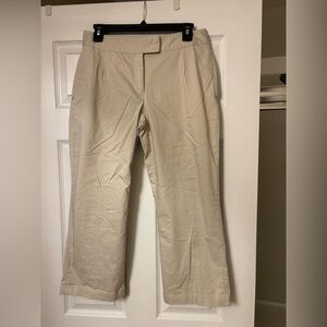 Like new Women’s NIKE GOLF Dri-Fit khaki pants.